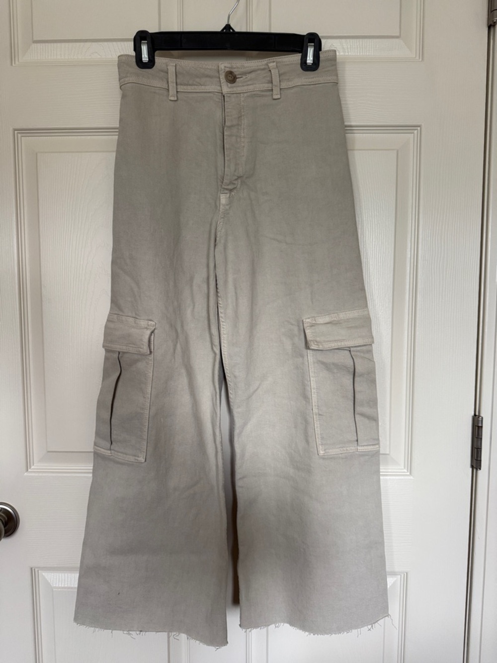 Zara Wide-Leg Cargo Pants in Light beige